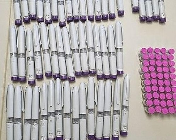 Casal é preso com canetas Mounjaro vazias e remédios para emagrecer sem procedência