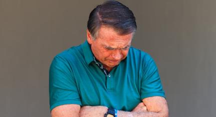 Moraes torna condenação definitiva e Jair Bolsonaro já pode cumprir pena