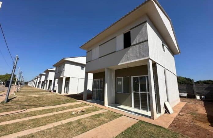 Governos estadual e federal entregam amanhã 80 casas em Cuiabá