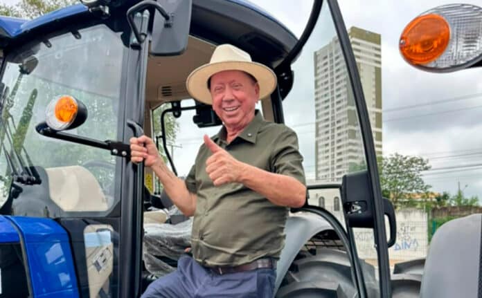 Estado contempla Sinop com caminhão, trator e pick-up