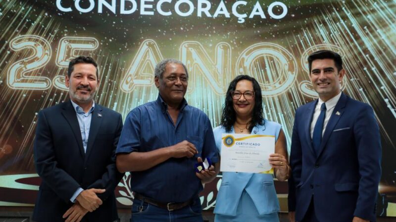 Governo de MT homenageia pela primeira vez empregados públicos que completaram 25 anos de carreira