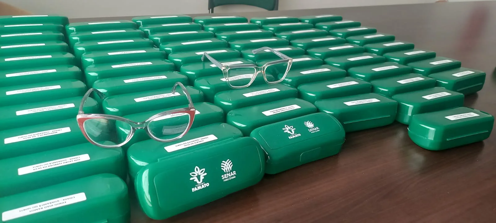 Sindicato Rural de Guarantã do Norte e Senar entregam óculos de grau a pacientes atendidos no Mutirão Rural