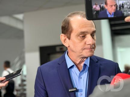 Bancos ignoram decreto e descontam consignados em salários de servidores, diz deputado