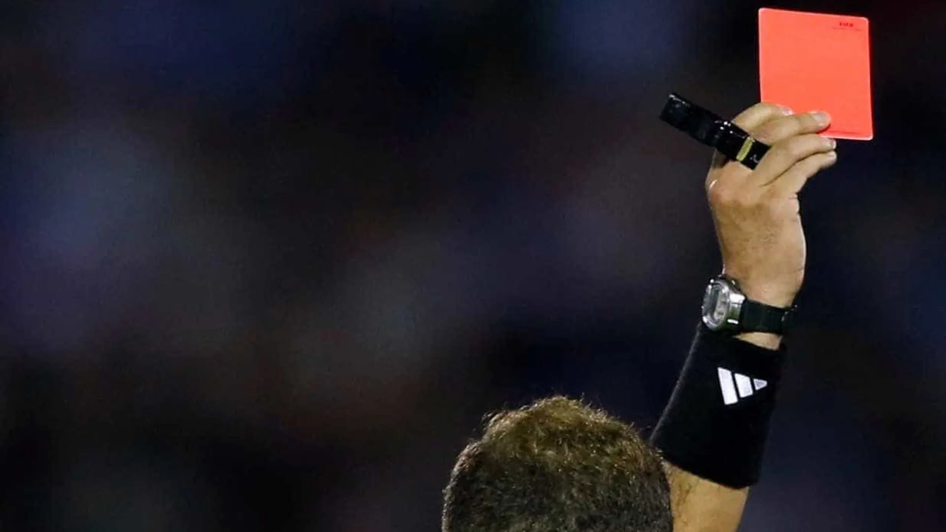 Associações de arbitragem repudiam punição a Ramon Abatti e VAR no STJD