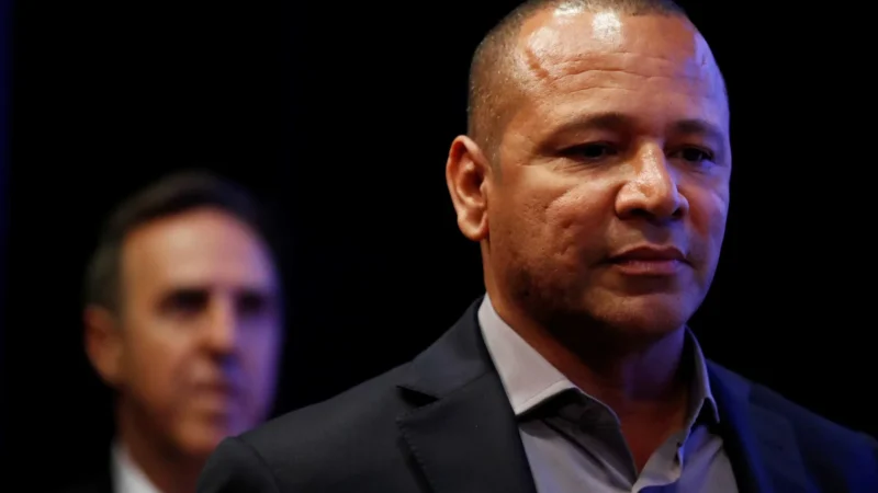 Pai de Neymar superou Ronaldo e Santos na briga pela marca de Pelé