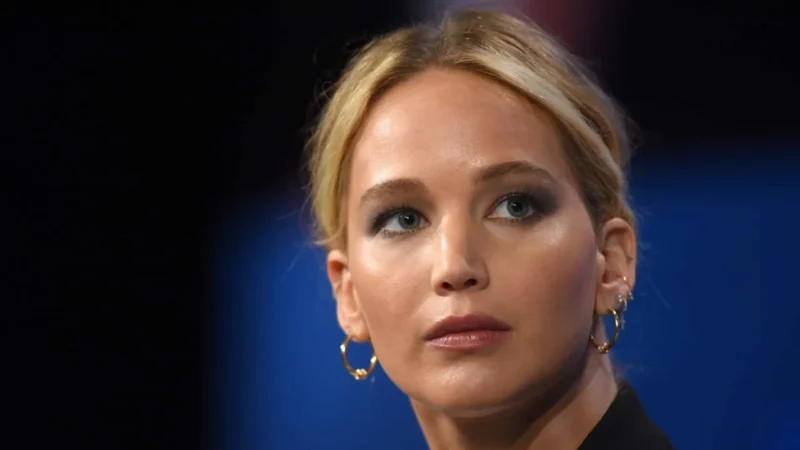 ‘Todo o sistema está manipulado’, diz Jennifer Lawrence sobre padrões exigidos das mulheres
