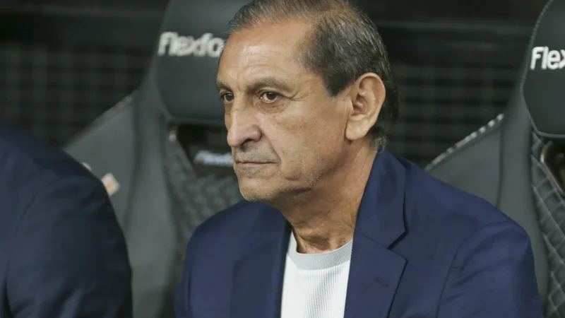 Técnico do Inter se desculpa após falar que ‘futebol não é para meninas’