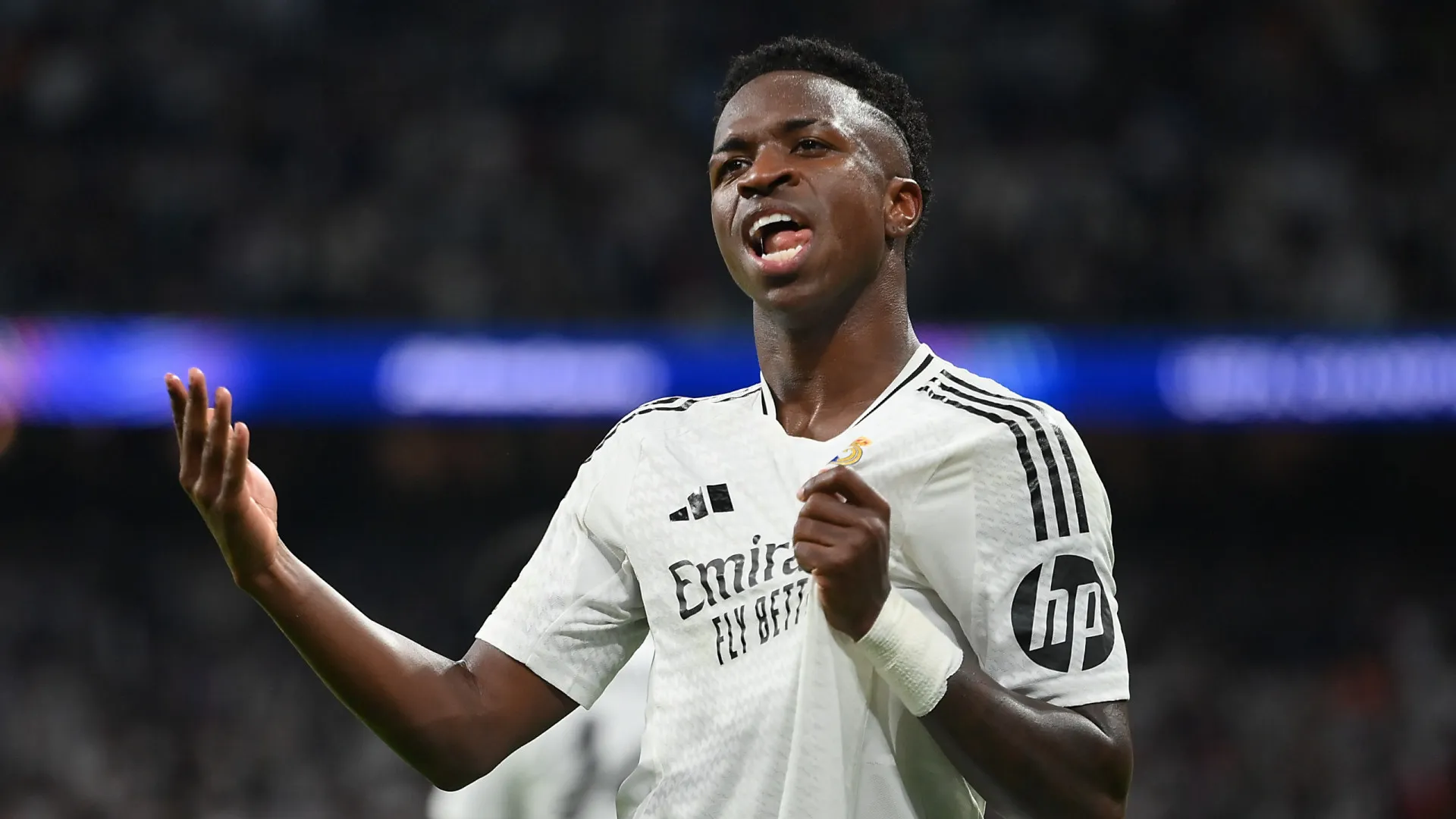 Vini Jr acalma os ânimos e encaminha renovação no Real Madrid, diz jornal