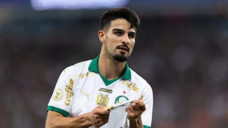 Flaco López embarca para o Brasil e reforça o Palmeiras contra o Santos