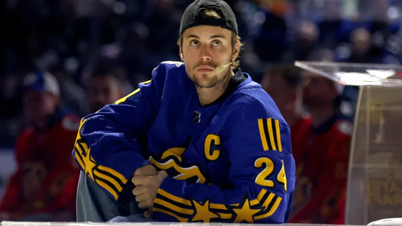 Justin Bieber relata queda de skate elétrico: ‘Até cantar, rir, tudo dói’