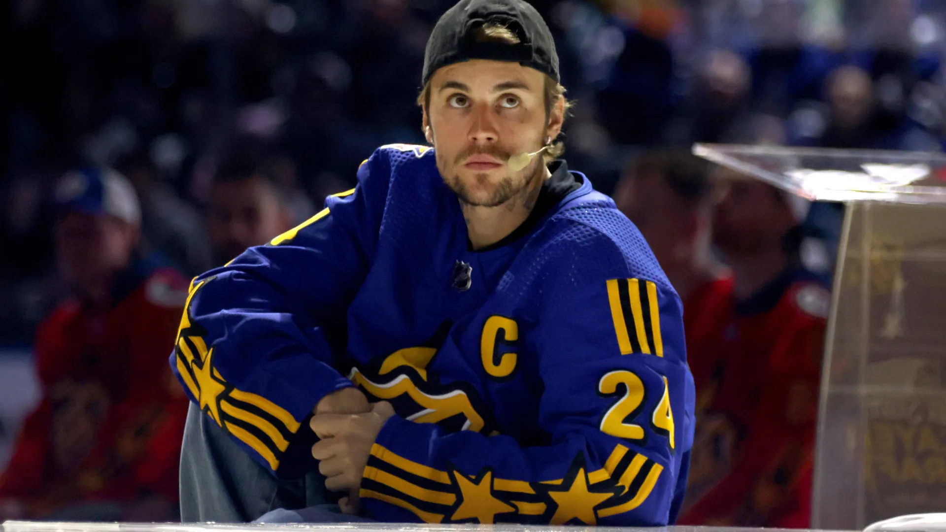 Justin Bieber relata queda de skate elétrico: ‘Até cantar, rir, tudo dói’