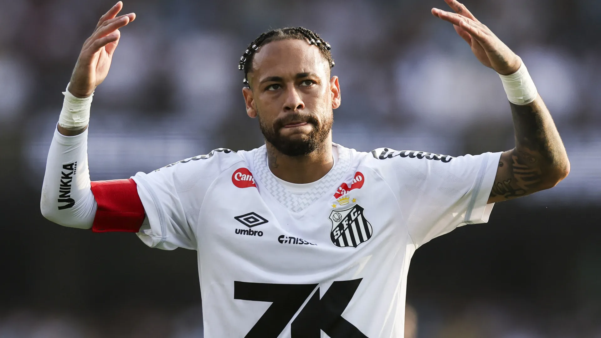 Neymar critica árbitro e diz que Santos só marca se a bola chegar nele