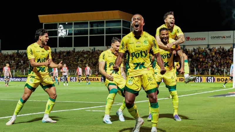 Técnico trocou Mirassol pela Série B após subir e fica perto de novo acesso