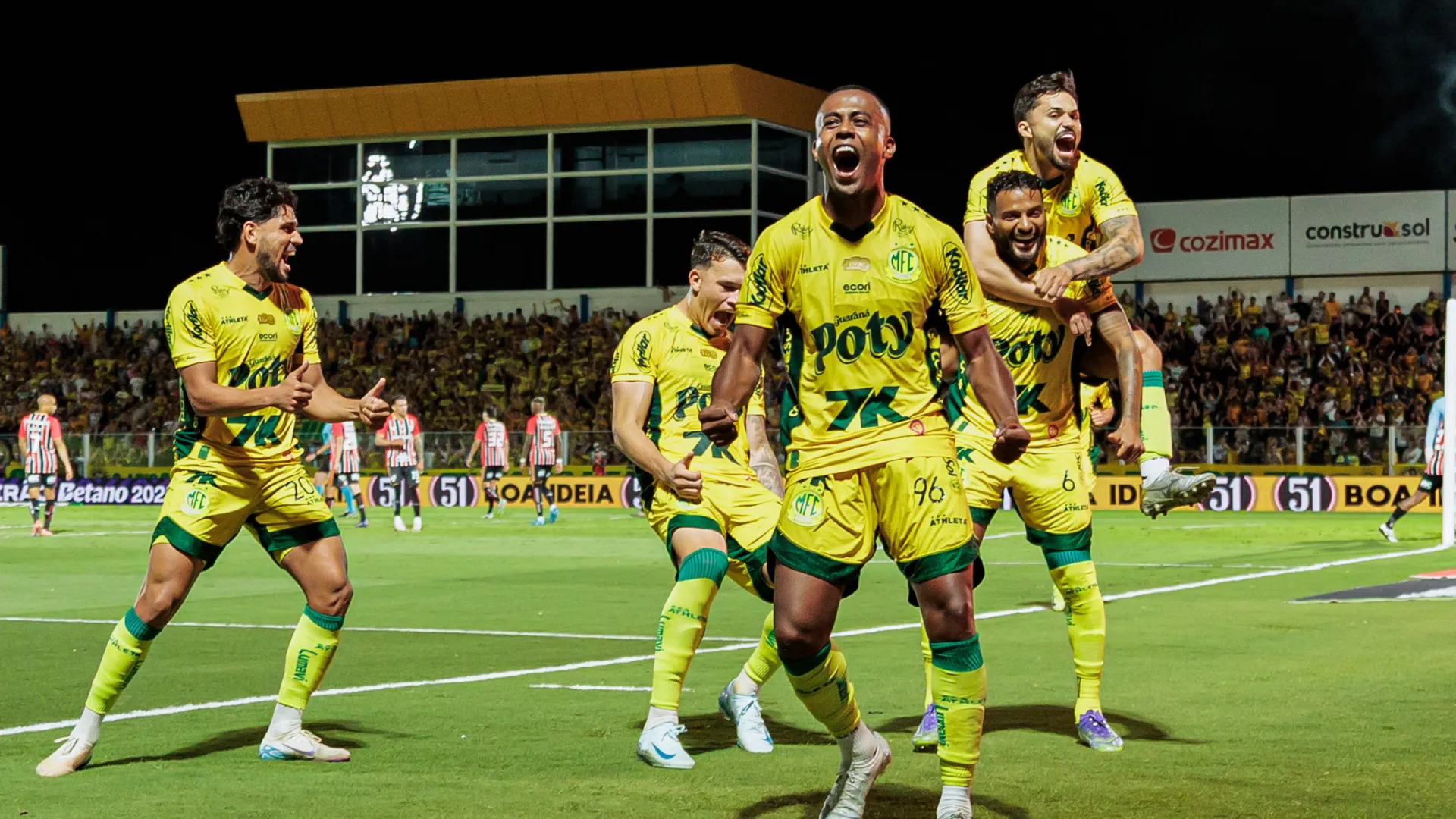 Técnico trocou Mirassol pela Série B após subir e fica perto de novo acesso