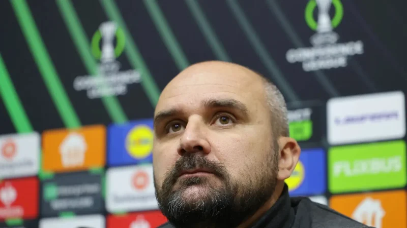 Técnico morre após ter parada cardíaca durante jogo na Sérvia