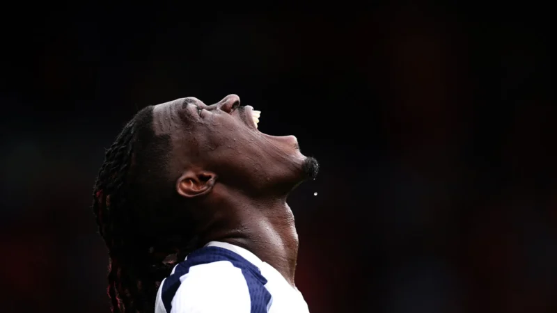 Jogador do Tottenham perde R$ 5 milhões em golpe bancário no Reino Unido