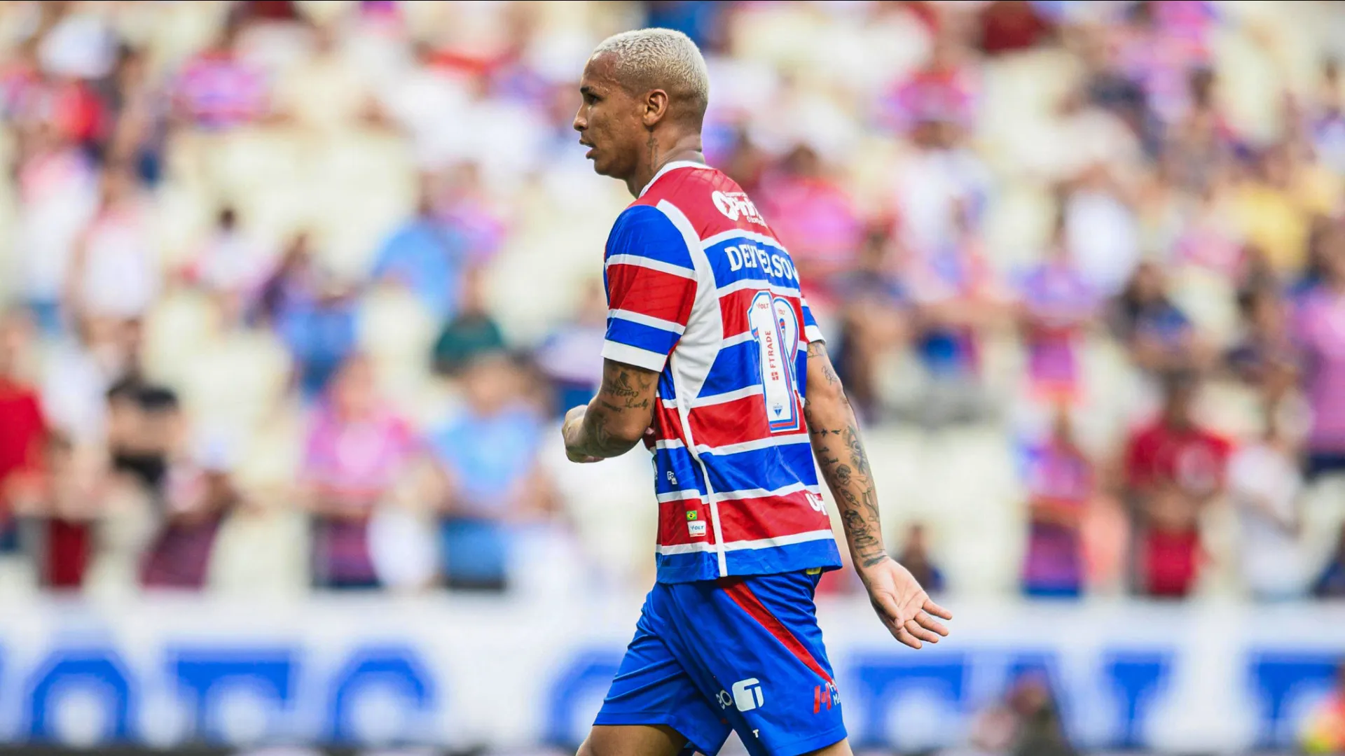 Deyverson faz três gols, pede desculpa, e Fortaleza empata com Atlético-MG