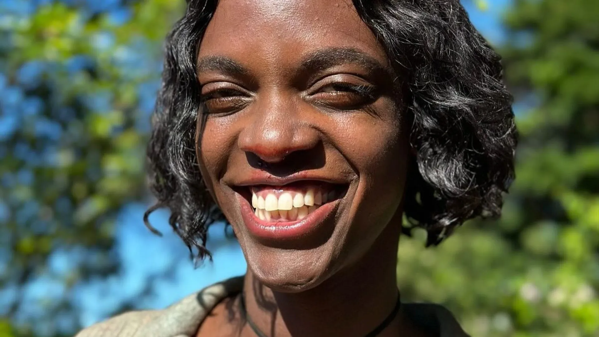 Sou a única atriz trans e retinta com visibilidade, diz Aretha Sadick, de ‘Reencarne’