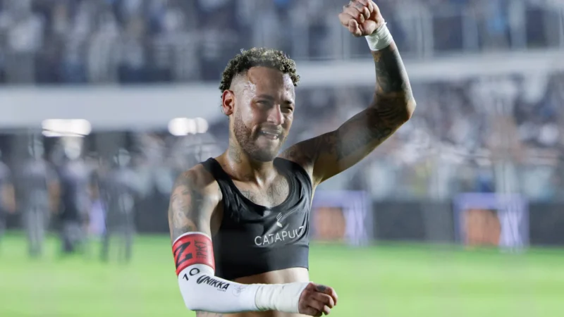 Neymar muda postura, sai exausto e volta a fazer jogo completo