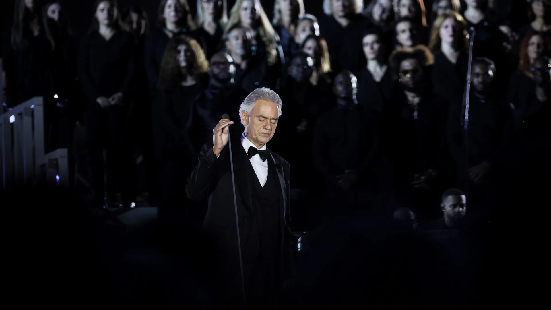 Aqui nunca me senti estrangeiro, e carinho dá sensação de estar entre amigos, diz Andrea Bocelli sobre Brasil