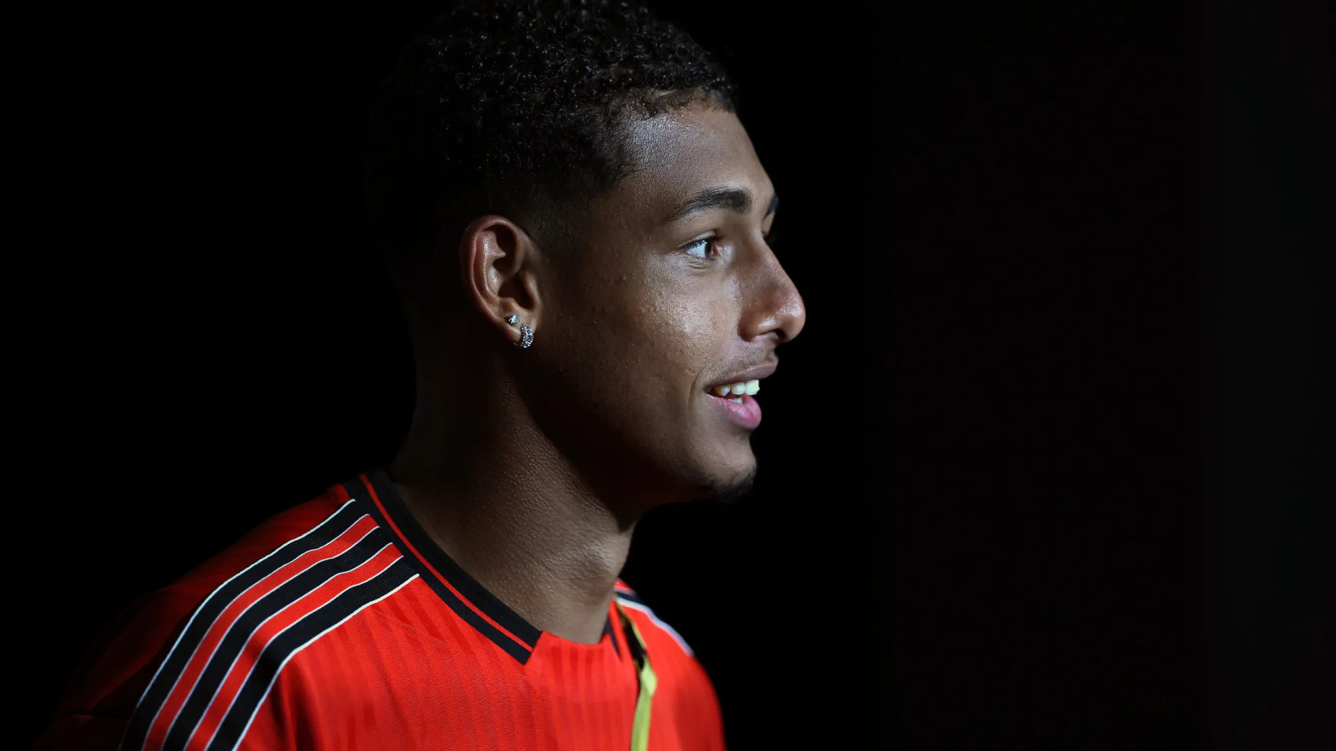 Preocupado, Flamengo tenta blindar jovem vaiado em jogo contra o Fluminense