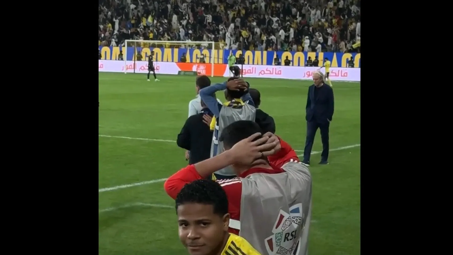 Cristiano Ronaldo faz golaço de bicicleta e reação de Jesus surpreende