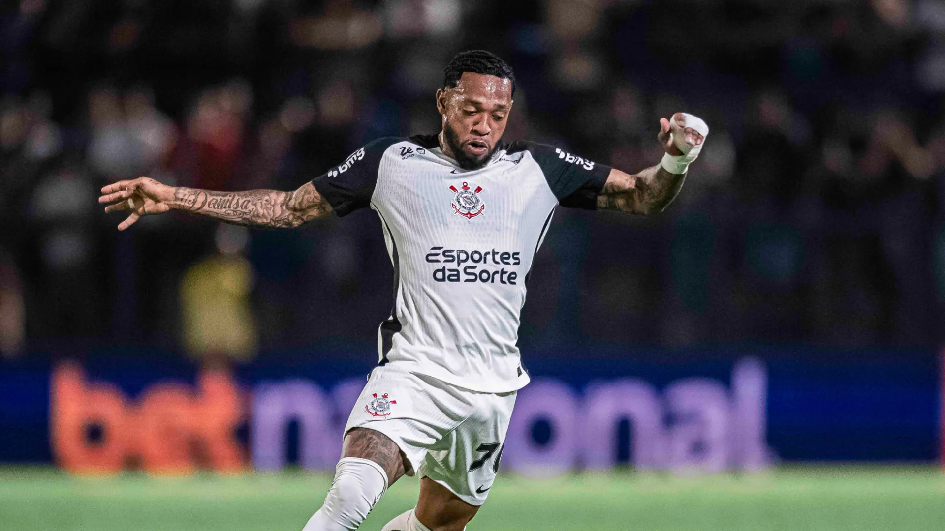 Corinthians multa José Martínez por expulsão contra o Cruzeiro