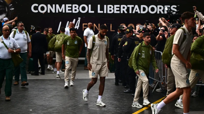 Palmeiras deixa garotos em São Paulo, e chega em Lima com lesionados