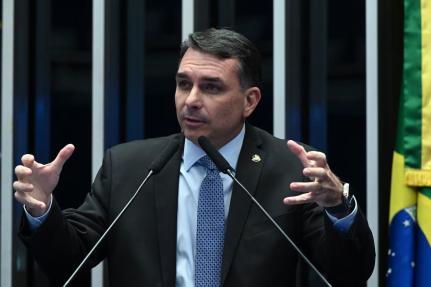Flávio Bolsonaro dá recado ‘direto’ ao mercado ao tentar se descolar do pai, dizem analistas