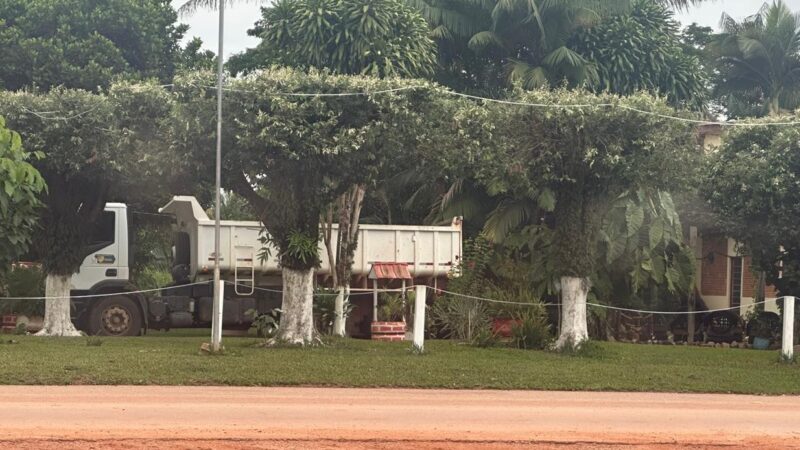 Caminhão da Prefeitura de Novo Mundo é Filmado em Propriedade Particular: Moradores Cobram Explicações/veja o vídeo