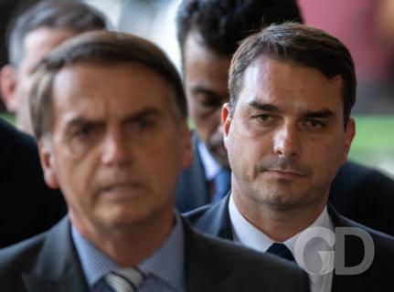 ‘Fica firme, moleque, a gente vai ganhar’, diz Bolsonaro a Flávio em visita na Polícia Federal