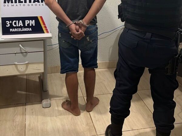 Homem é preso por importunação sexual após espiar vizinha tomar banho em Marcelândia