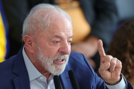 Lula diz que Bolsonaro ‘tem que pagar’ por trama golpista e pode barrar redução de pena