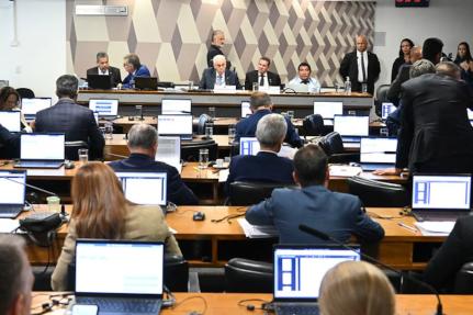 Dosimetria avança no Senado com benefício a Bolsonaro e restrição aos crimes do 8/1