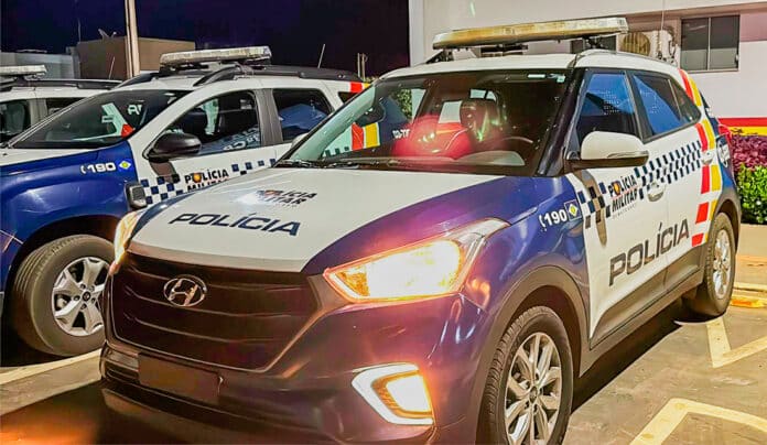 Homem é preso após enforcar companheira e quebrar porta de quarto em Nova Mutum