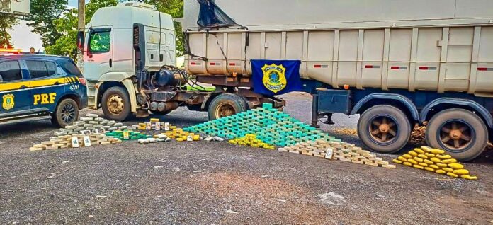 PRF apreende mais de 350 tabletes sendo transportados em carreta no Mato Grosso