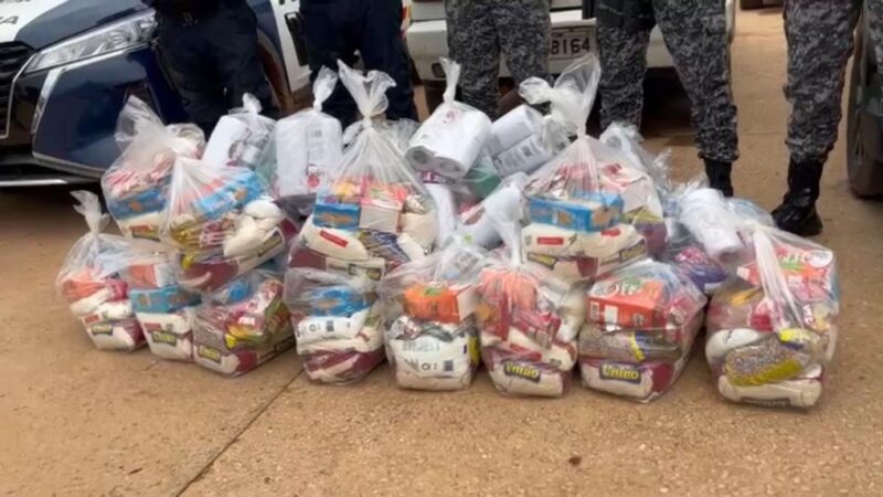 Adolescente é conduzido pela Polícia Militar com 25 cestas básicas de facção criminosa em Cáceres