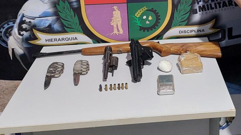 Homem é preso em flagrante pela PM com armas, munições e drogas em Nova Mutum