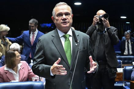 WF e Flávio pedem prisão domiciliar humanitária para Bolsonaro