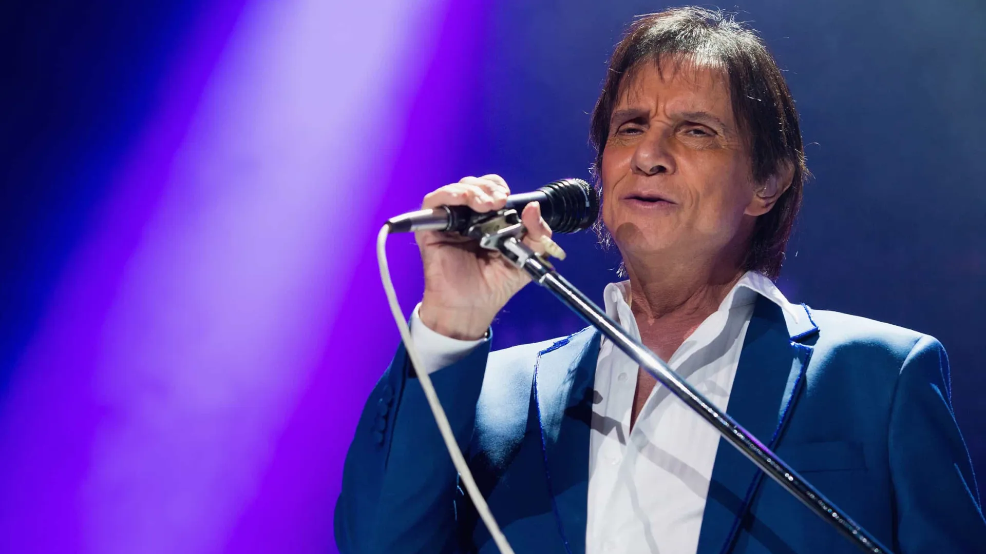 Roberto Carlos perde freio de Cadillac e sofre acidente durante gravação