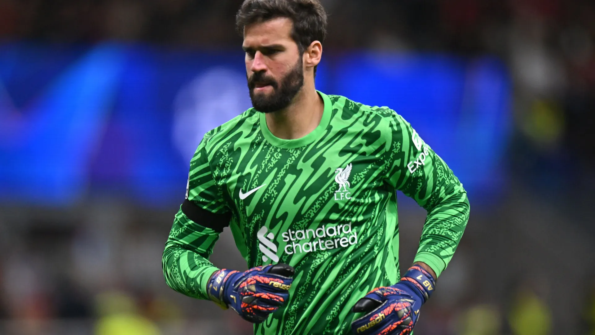 Alisson brilha, e Liverpool vence Tottenham com um a mais na Premier League