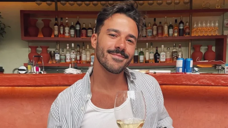 ‘Peguei o meme, lapidei e tentei transformar em diamante’, diz ex-BBB Mateus Pires, agora cantor