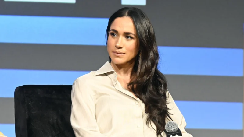 Meghan Markle acusa Daily Mail de violar “limites éticos claros” durante internação do pai