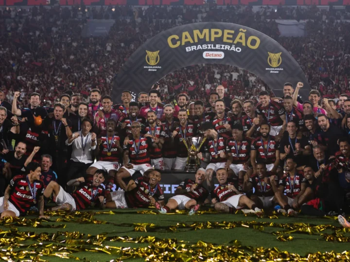 Após glória na Libertadores, Flamengo amplia festa com título do Brasileiro