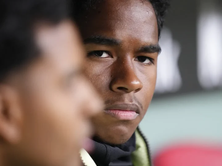 Endrick é expulso no banco do Real em jogo com revolta contra a arbitragem