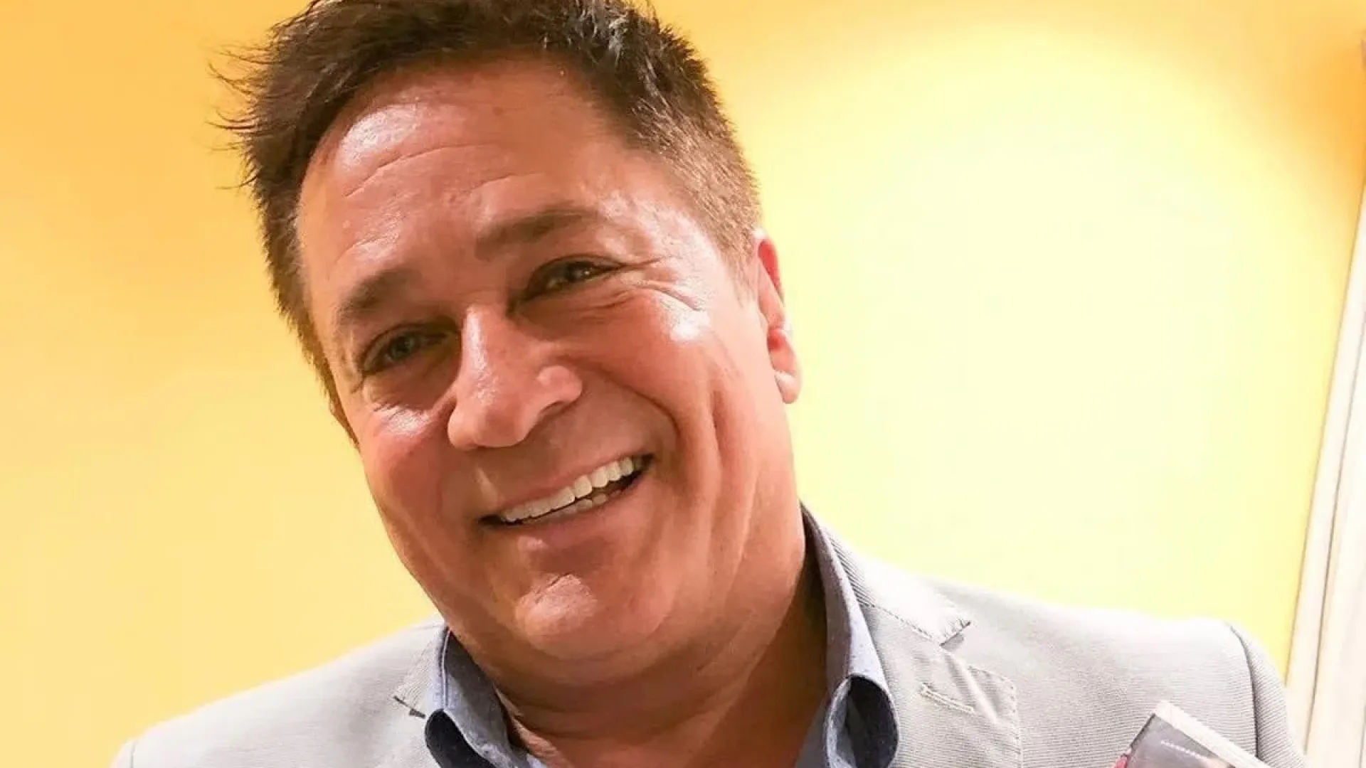 Leonardo comemora alta hospitalar e brinca: ‘Não foi dessa vez’