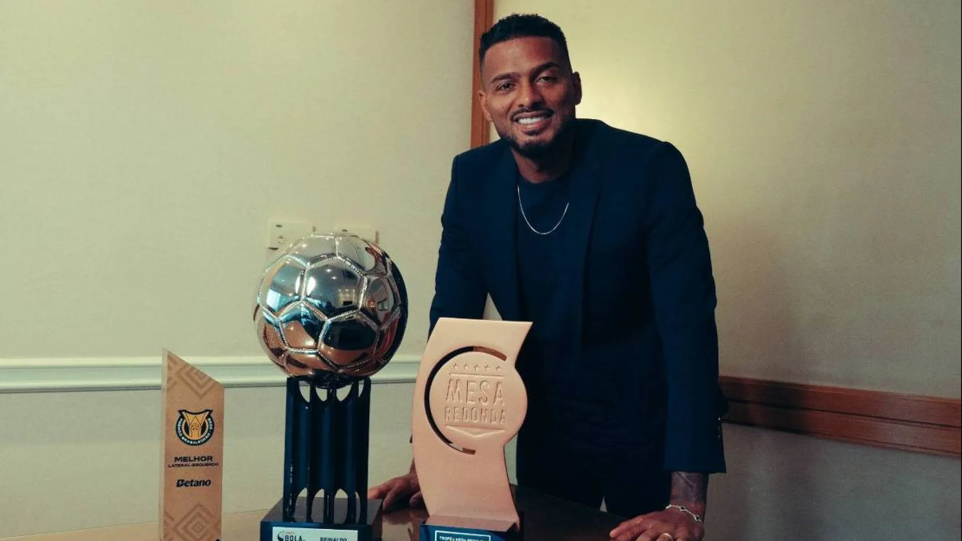 Melhor lateral-esquerdo do Brasileiro, Reinaldo sonha com Copa do Mundo