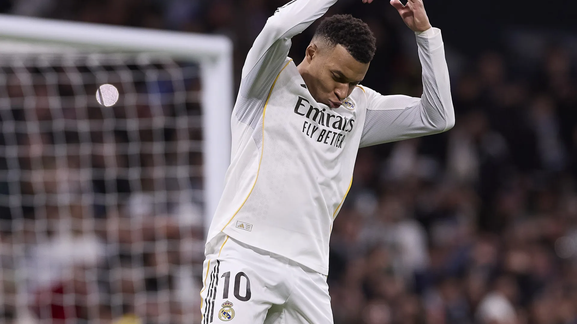 Mbappé dedica gol histórico ao ídolo e Cristiano Ronaldo reage