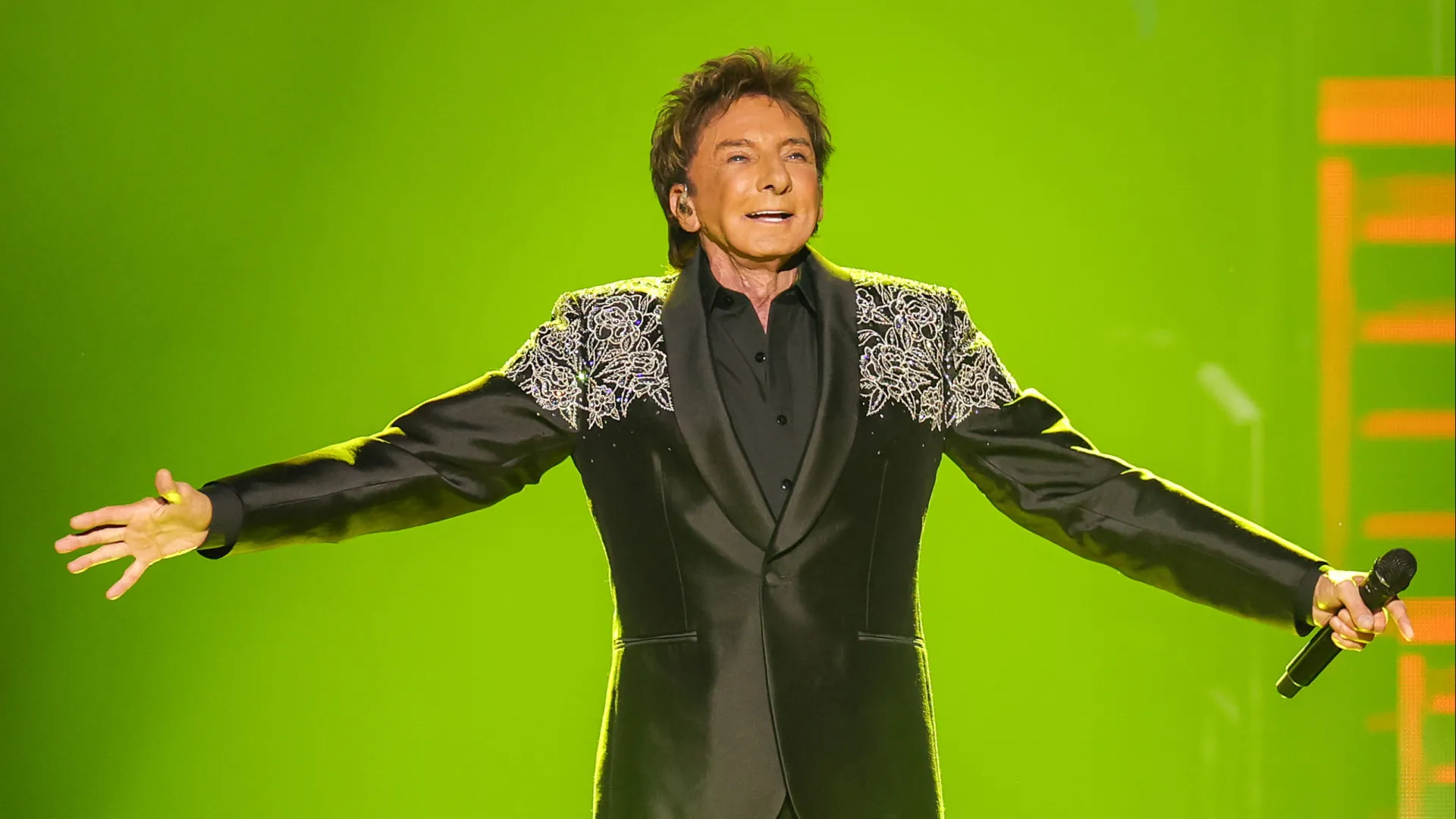 Barry Manilow recebe diagnóstico de câncer no pulmão e deverá fazer cirurgia