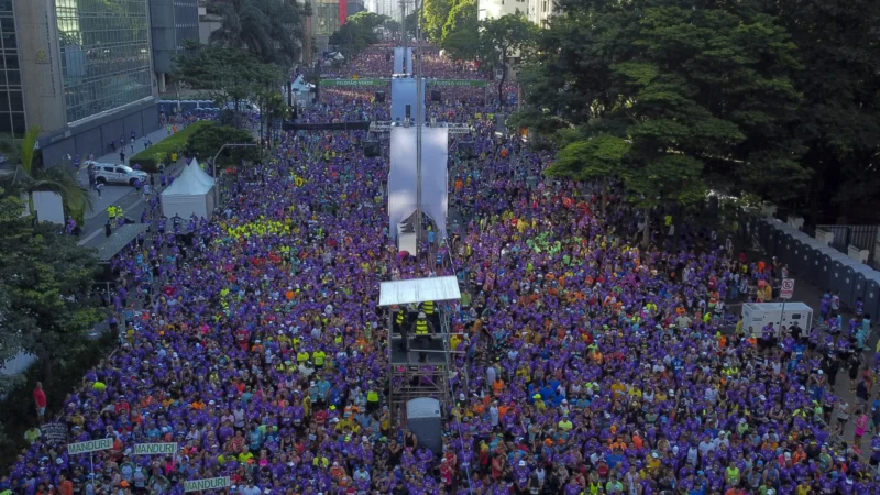 Atleta da Tanzânia vence São Silvestre e desmaia; brasileira fica em 3º
